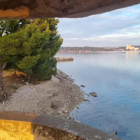 By The Sea - 26921 Pula